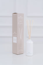 Load image into Gallery viewer, cashmere + currant // reed diffuser
